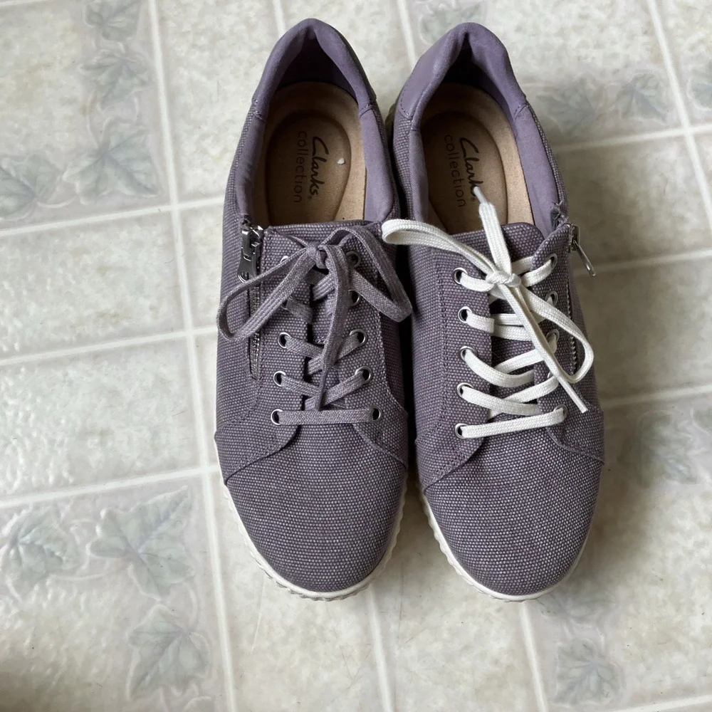 Clarks Caroline Echo Womens 9.5M Lilac Canvas Zip Lace Sneakers‎ New